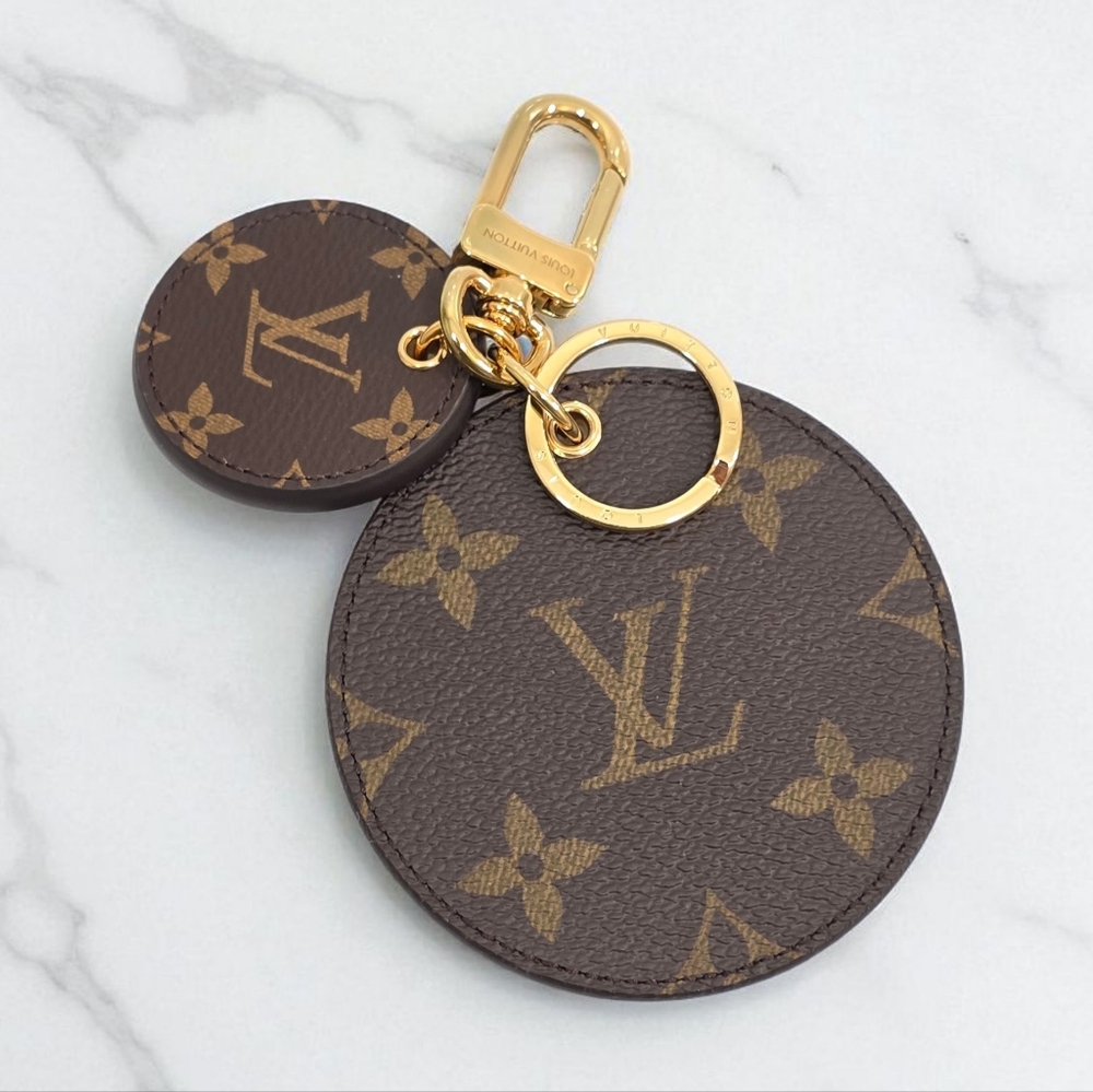 ✨️Authentic Louis Vuitton Reverse Monogram Charm / Key Chain - Picture 5 of 10
